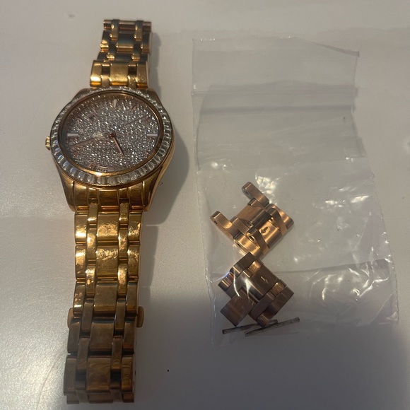 Michael Kors rose gold watch with faux diamond face - Picture 5 of 6